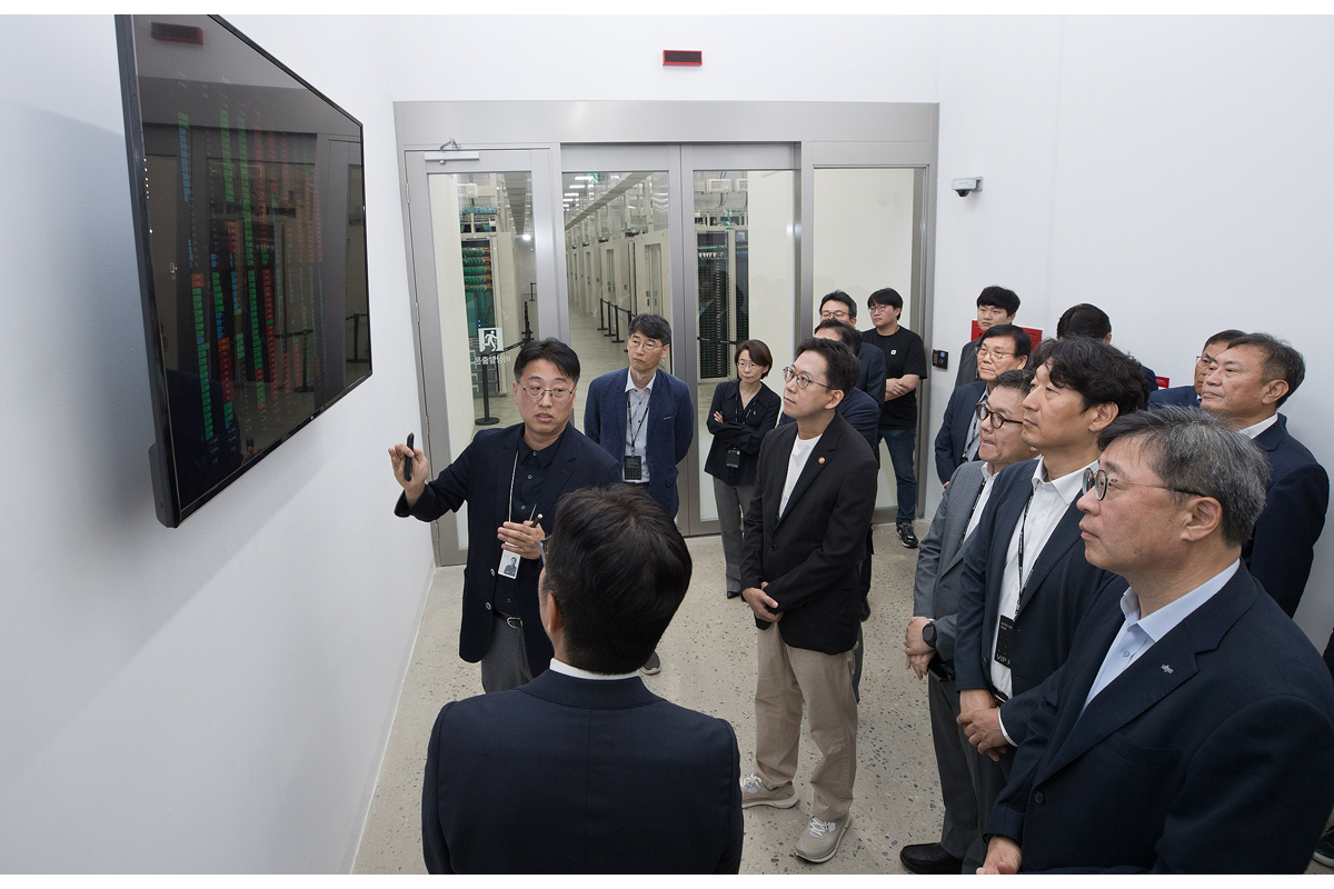 Minister Visits the AI Data Center 이미지