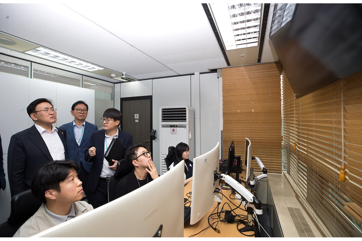 Minister Yoo at On-Site Cybersecurity Inspection of Telecom and Platform Companies 이미지