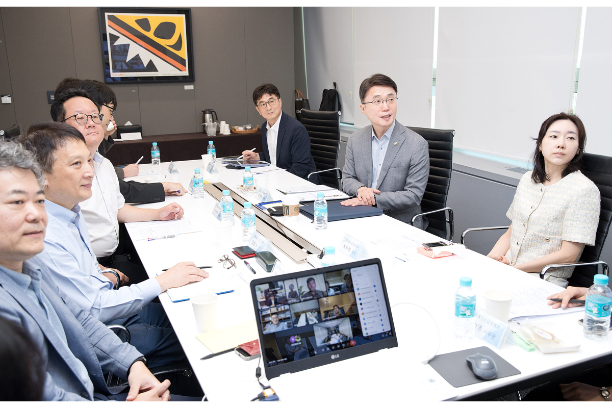 K-ICT 수출 버추얼 상황실 회의