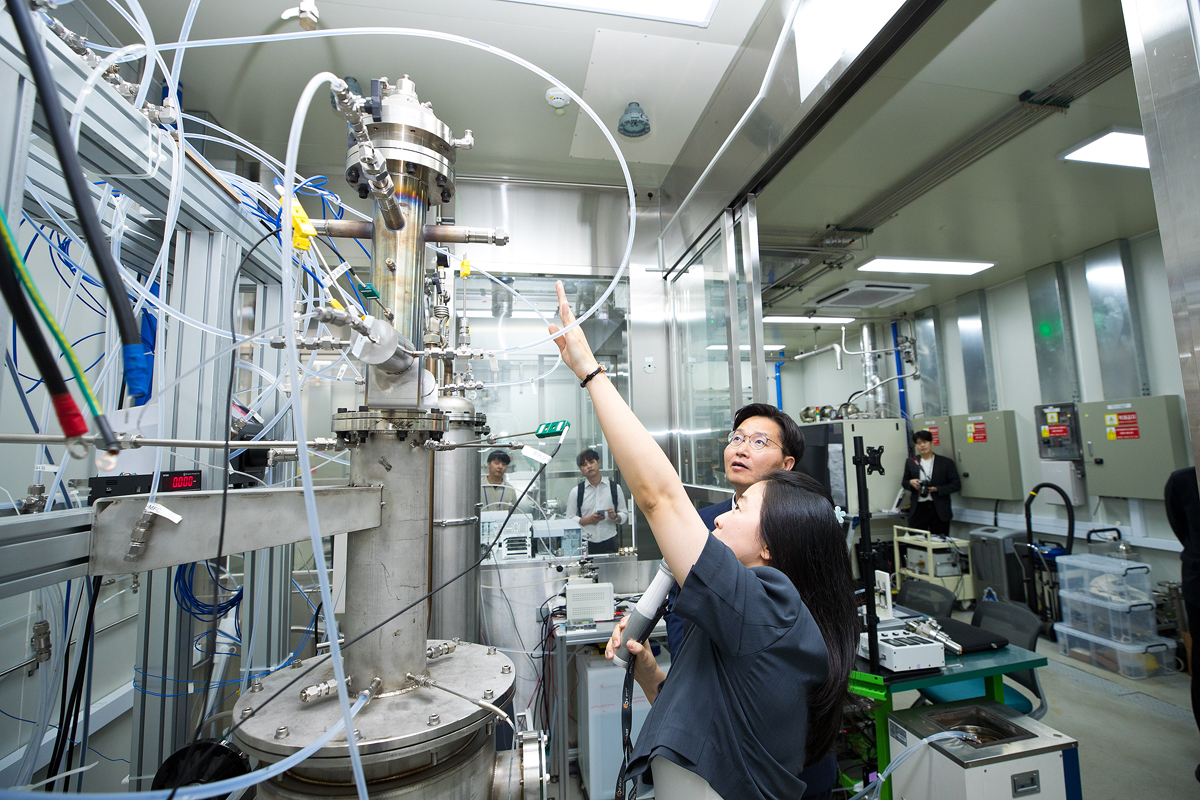 First Vice Minister Visits Research Site at Korea Institute of Machinery and Materials 이미지