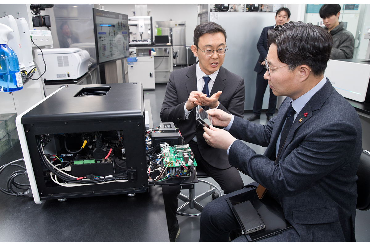 구혁채 제1차관, AI 바이오기업 연구현장 방문